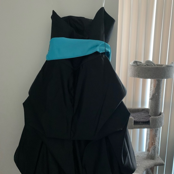 Strapless Prom dress size 4 ruched skirt with tule and baby blue sash. - Picture 2 of 2